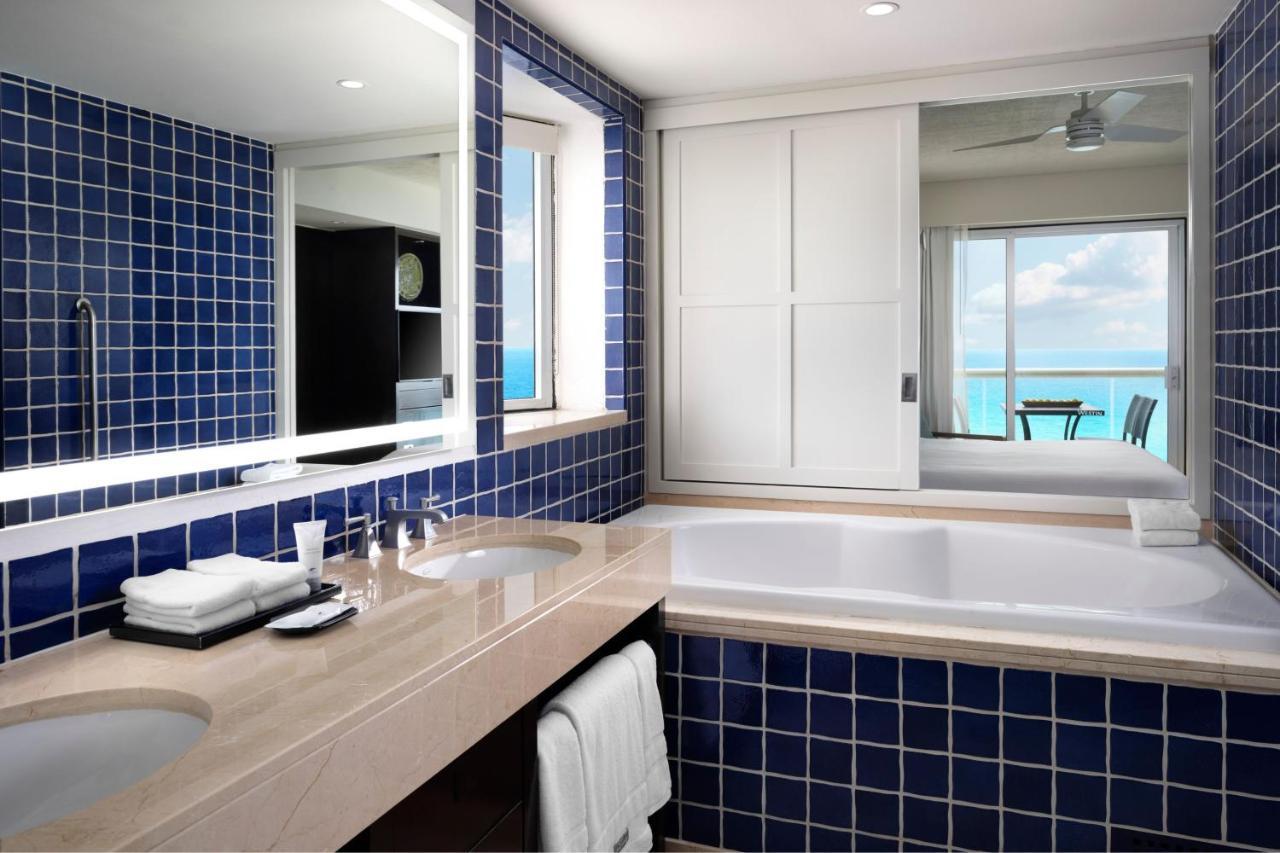 Two-Bedroom Oceanfront Villa Balcony Whirlpool